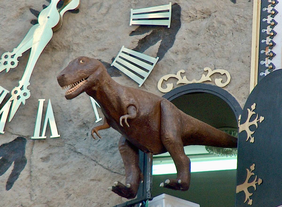 El reloj del dinosaurio en Enciso, La Rioja